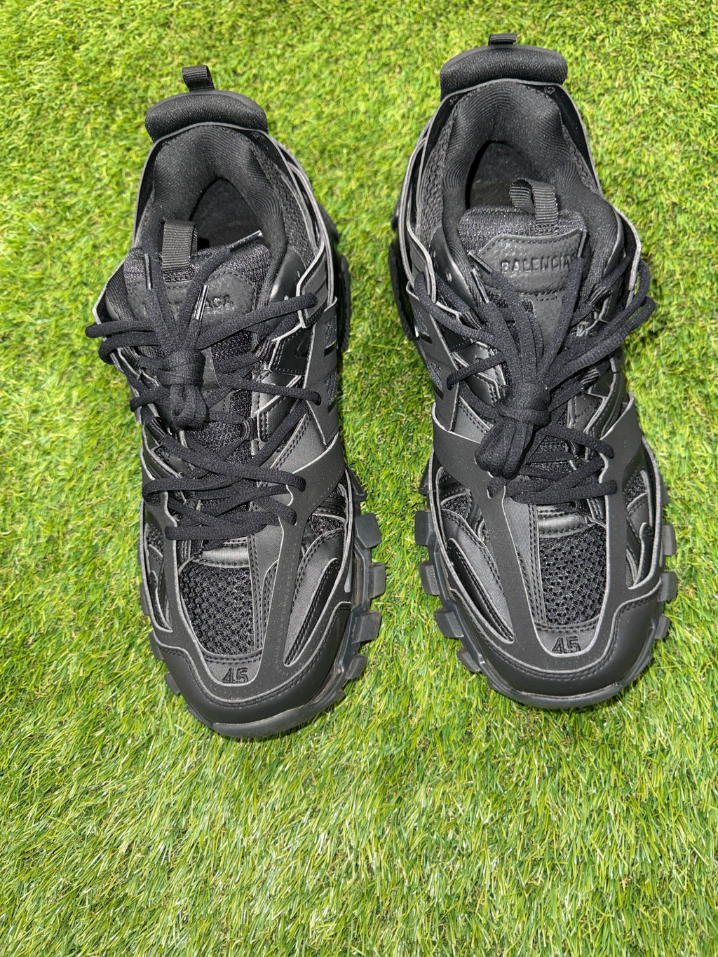 Balenciaga runners STEALS