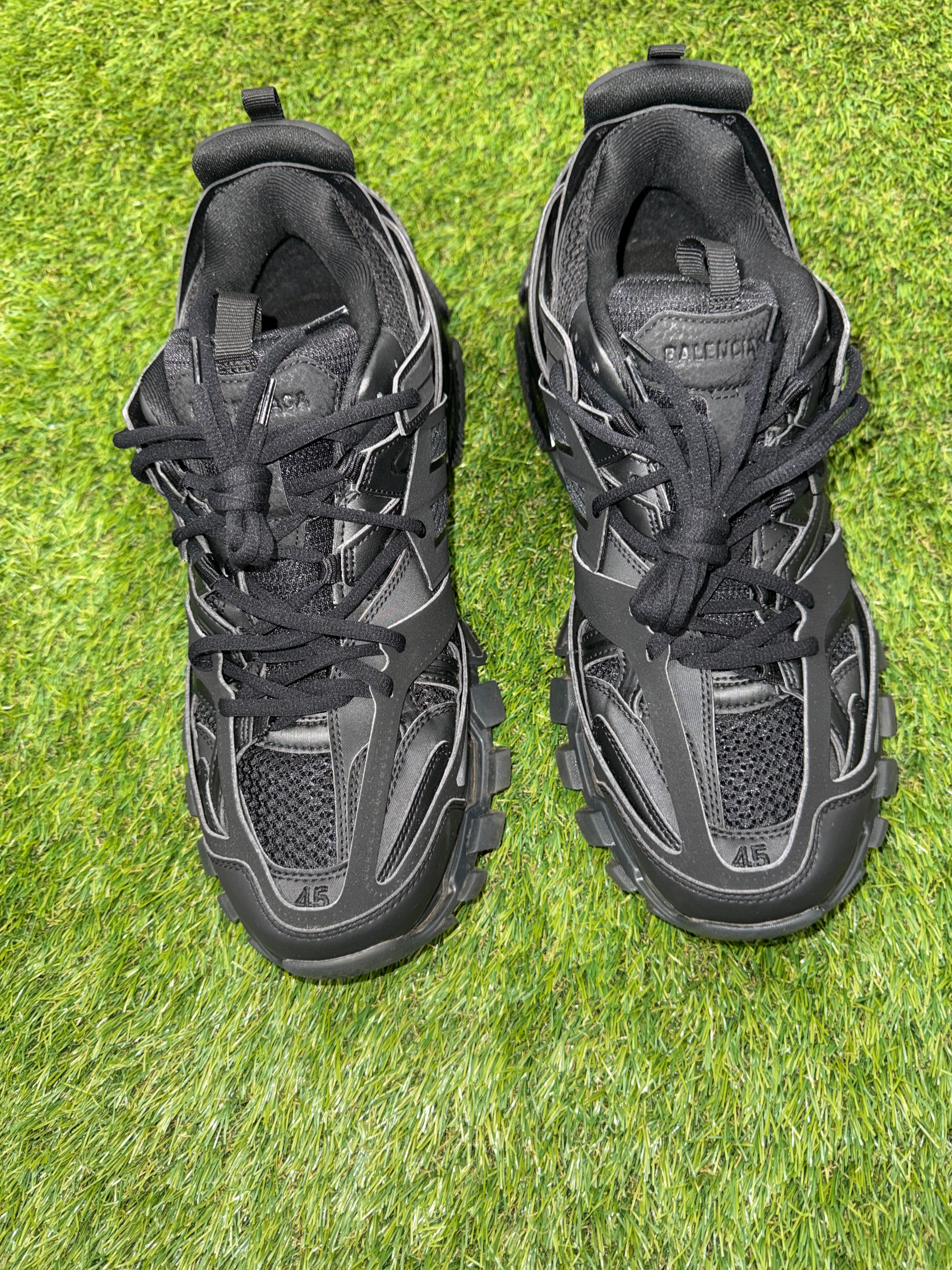 Balenciaga runners STEALS