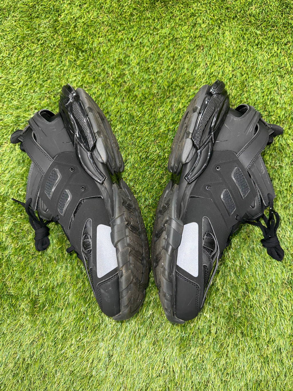 Balenciaga runners STEALS