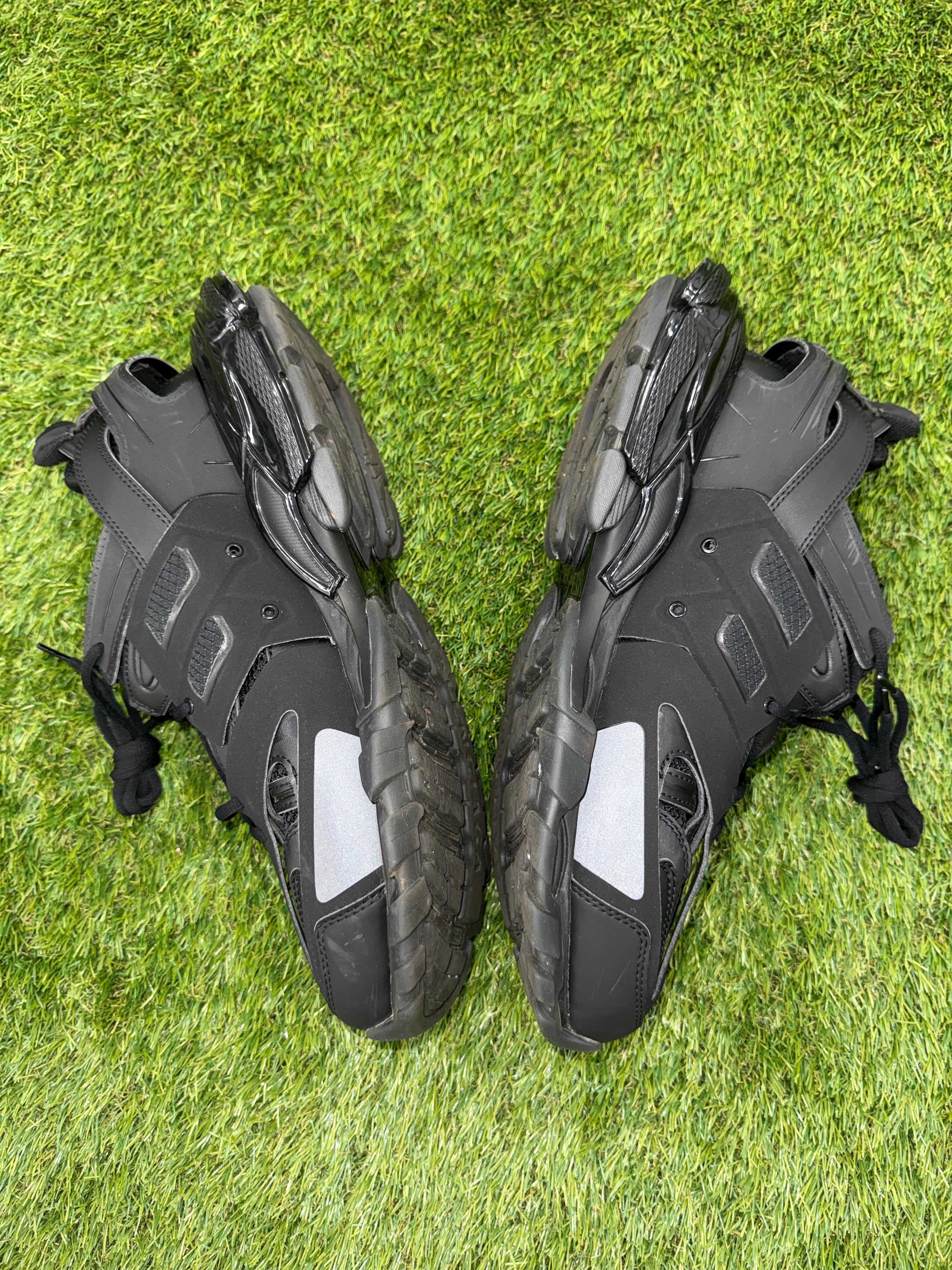Balenciaga runners STEALS