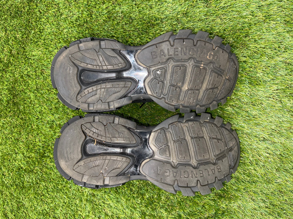 Balenciaga runners STEALS