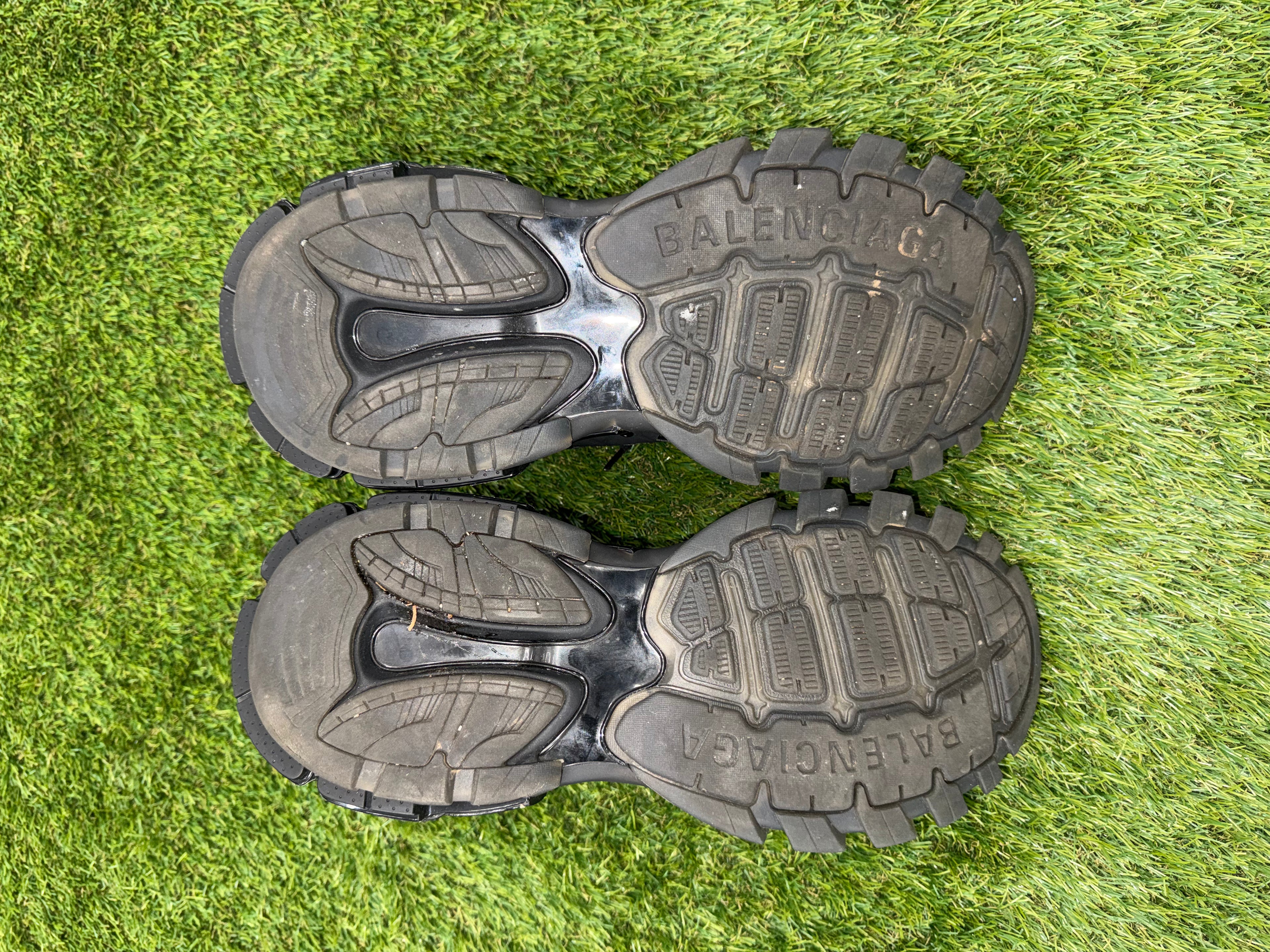 Balenciaga runners STEALS